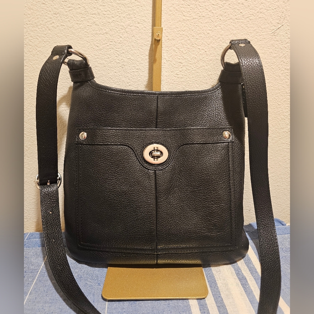 Coach F16533 Penelope Black Leather Crossbody Bag EUC with turn lock